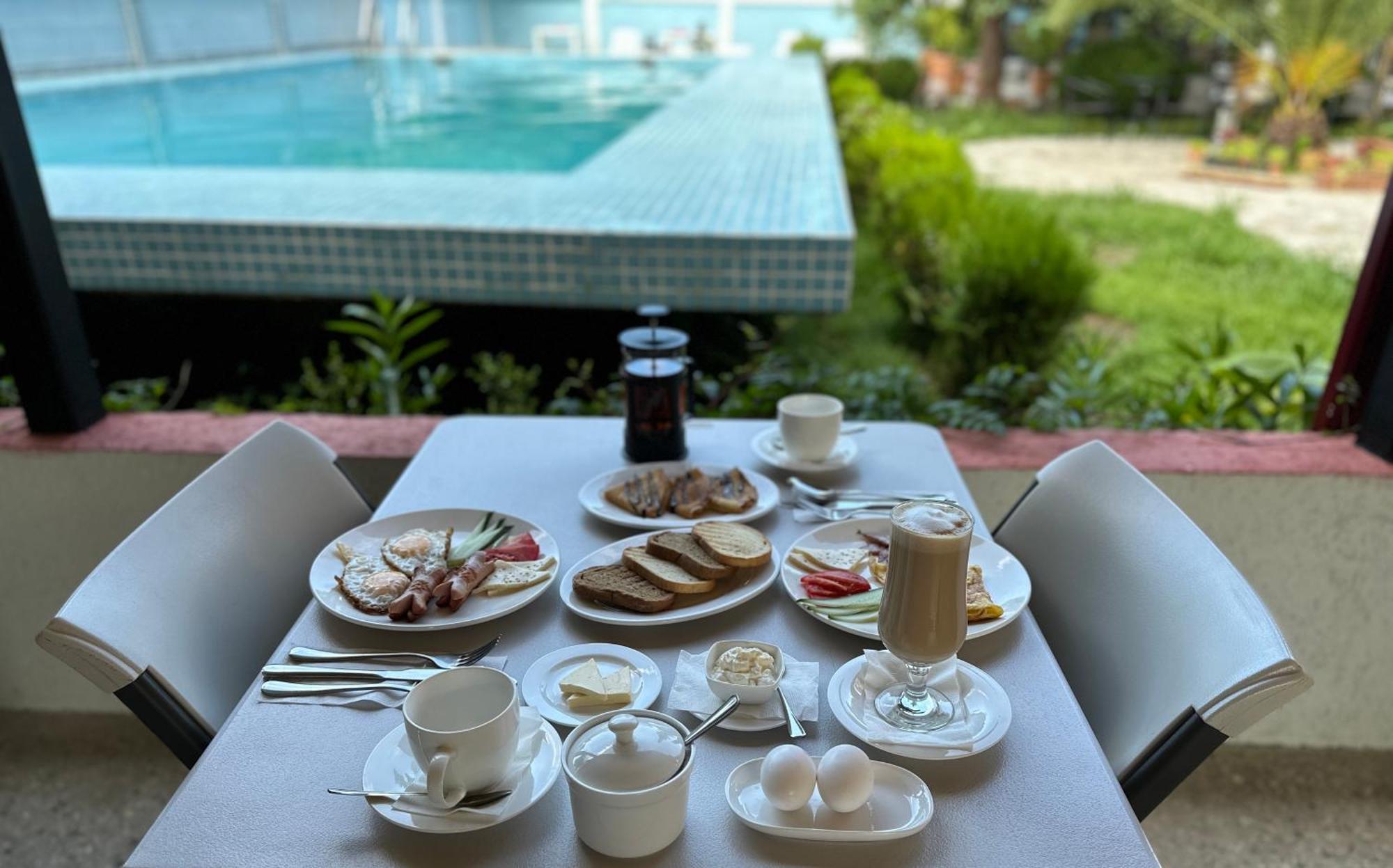 Hotel Mirage 乌雷基 外观 照片